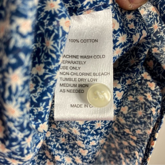 TROVATA Birds of Paradis ditzy floral print ruffle high neck button down blouse - Picture 6 of 9